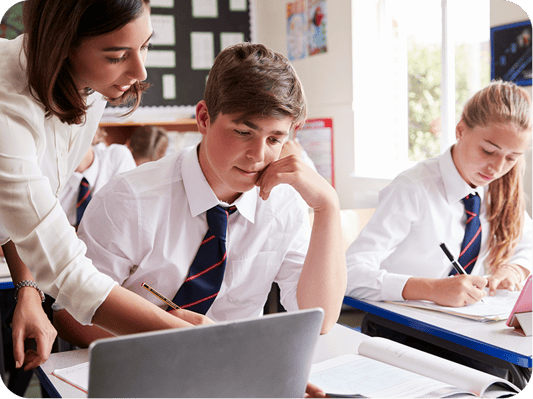 uk_teacher_and_pupil_looking_at_laptop